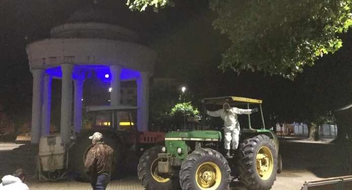 Grupo “Los Magníficos” ayudó a fumigar calles con mayor tráfico peatonal de Osorno