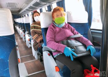 Bus municipal que traslada a adultos mayores de localidades rurales a Osorno comenzó su recorrido