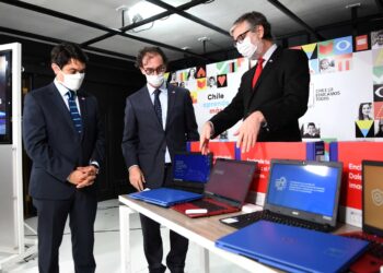 Mineduc adelanta entrega de 122 mil computadores con conexión gratuita a internet a estudiantes de 7° básico