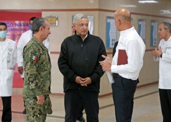 México busca contratar 19.000 médicos y enfermeras en dos semanas para atender la epidemia