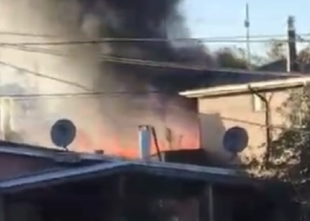 BOMBEROS TRABAJÓ EN INCENDIO DECLARADO EN SECTOR RAHUE