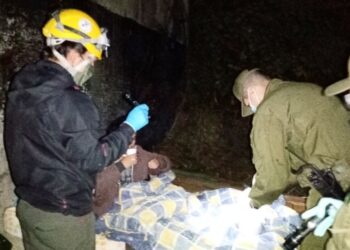 CARABINEROS Y ONG SAR DE OSORNO ENTREGARON CAFÉ Y PAN A PERSONAS EN SITUACIÓN DE CALLE