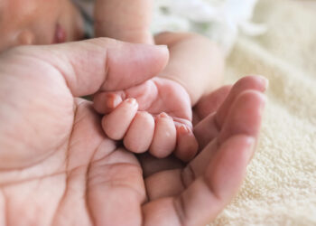 Diez recién nacidos dan positivo por coronavirus en una maternidad de Rumania