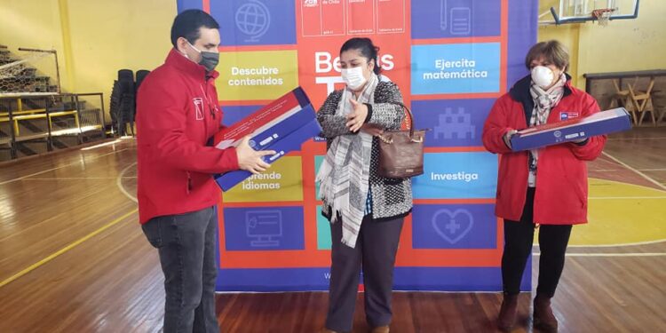 Partió entrega de computadores Becas TIC’s en la Provincia de Osorno