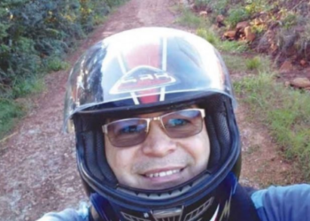 Profesor argentino viajó 3 días en moto para entregar material educativo a alumnos sin internet
