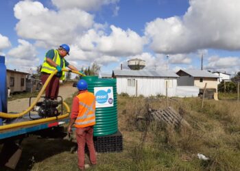 Gobernación gestiona estanques de agua potable en campamentos