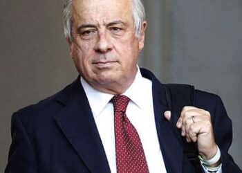 Ministro Mañalich cierra su cuenta de Twitter tras recibir amenazas y PDI inicia indagación