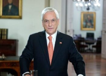 Presidente anuncia que clases no volverán el 27 de abril y defiende regreso gradual de empleados públicos