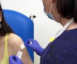 Investigadores de la Universidad de Oxford y de una sociedad italiana afirman que la vacuna estará lista en septiembre