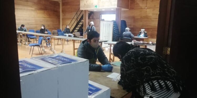 7 mil 500 cajas de alimentos a entregado el Municipio de Osorno a familias afectadas por la emergencia sanitaria.