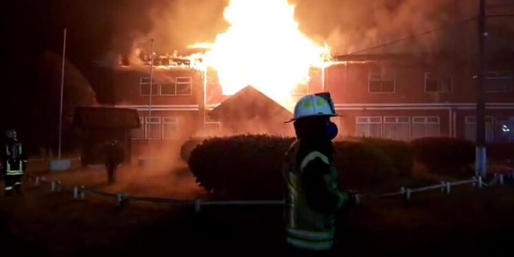 VIOLENTO INCENDIO CONSUME HOGAR DE NIÑOS EN OSORNO
