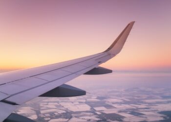 Investigan vuelo en jet privado de cantantes urbanos a Valdivia en plena pandemia