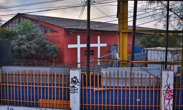 Decretan arresto domiciliario nocturno para organizador de fiesta con 400 personas en Maipú