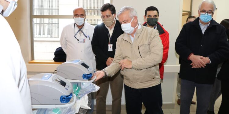 Osorno: Ministro de Salud entrega respiradores y elementos de protección a la red asistencial