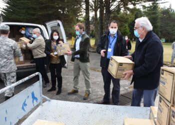 Ministro Mañalich encabezó traslado de dos ventiladores a Osorno y destaca el «éxito» del combate al covid-19 en Los Lagos