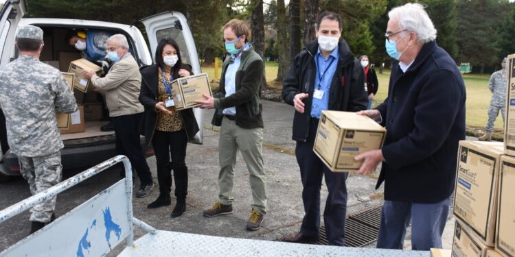 Ministro Mañalich encabezó traslado de dos ventiladores a Osorno y destaca el «éxito» del combate al covid-19 en Los Lagos