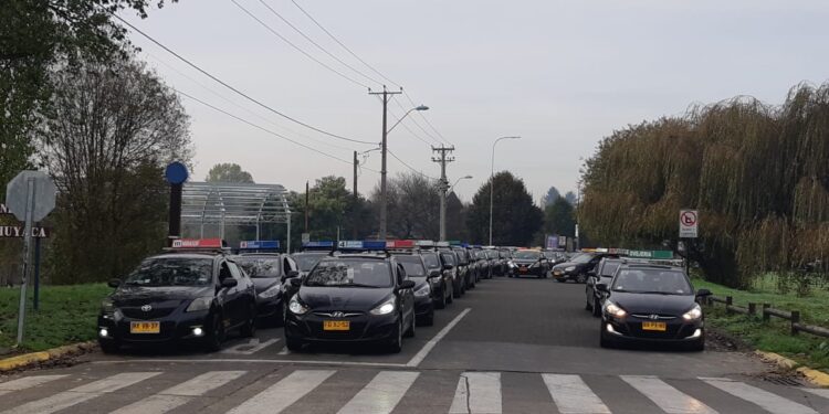Con masiva protesta colectiveros piden bono por crisis ocasionado por el covid-19