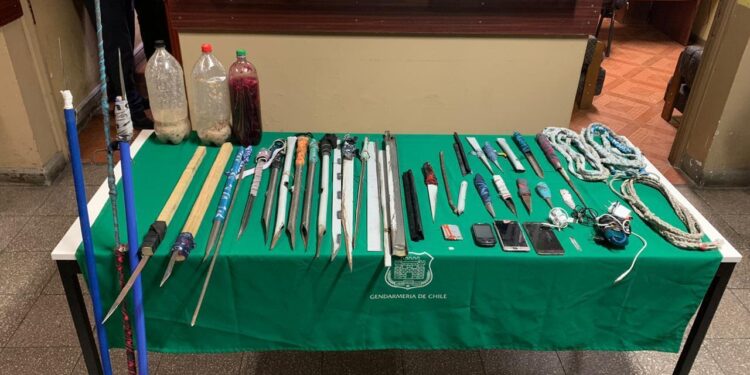 Gendarmería de Osorno intercepta entrega de droga y celulares en el recinto penal y controla desórdenes al interior de la cárcel