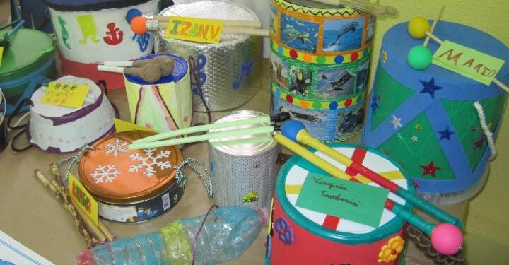 Alumnos de la Escuela Rural Los Abedules crearon instrumentos musicales con materiales reciclados
