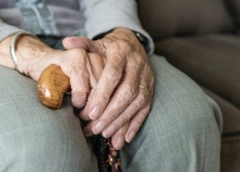 Mayores de 75 años no podrán salir: Gobierno decreta cuarentena obligatoria para quienes superen esa edad