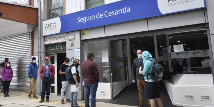 Desempleo golpea en todo Chile: cuatro regiones superan los dos dígitos y CUT apunta a “fracaso” de las medidas de protección