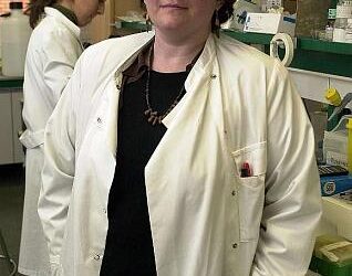 África González, inmunóloga: «Es muy probable que el catarro común haya protegido frente al coronavirus»