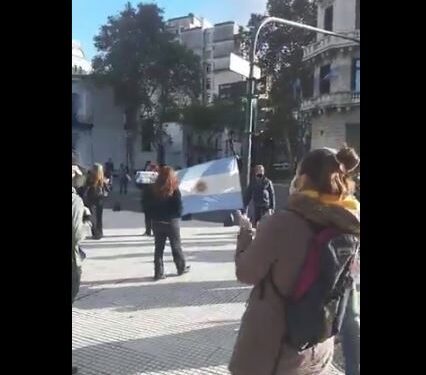 «Queremos trabajar»: Argentinos salen a las calles a manifestarse en contra de la cuarentena