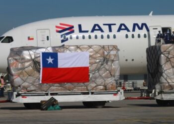 Llegan a Chile 60 ventiladores mecánicos y miles de insumos médicos donados desde China