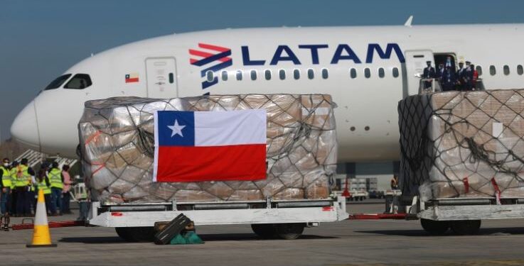 Llegan a Chile 60 ventiladores mecánicos y miles de insumos médicos donados desde China