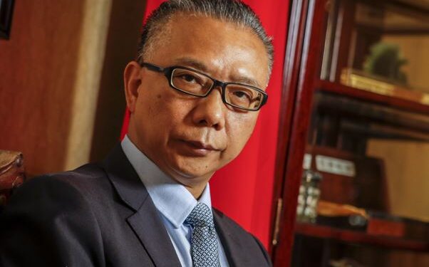 Embajador Xu Bu: «Hay cada vez más información que muestra que el coronavirus puede provenir de EE.UU.»
