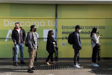 Chilenos varados hace 45 días en isla de Honduras piden ayuda a Cancillería para regresar