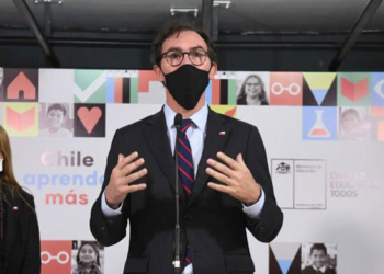 Ministro de Educación afirma que el plan de retorno a clases presenciales «no tiene una fecha fijada»