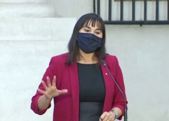 “No sé en qué país viven”: La crítica de Izkia Siches a autoridades de Gobierno por la gestión en crisis sanitaria