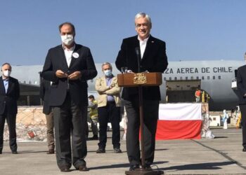 Presidente Piñera recibe 117 ventiladores mecánicos que llegan por donación de la CPC
