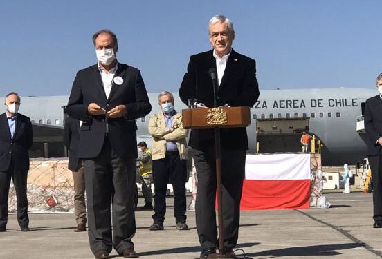 Presidente Piñera recibe 117 ventiladores mecánicos que llegan por donación de la CPC