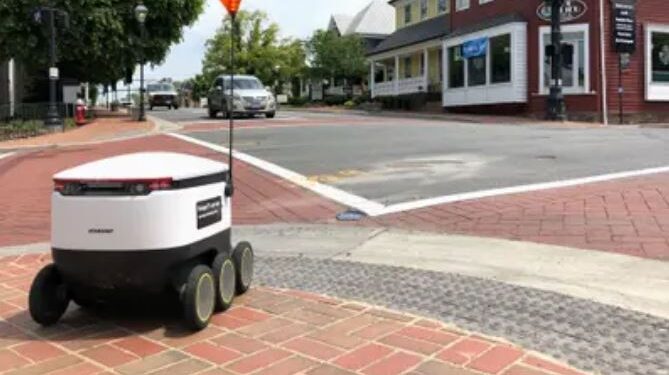 Una ciudad cerrada para combatir el coronavirus, pero los robots van y vienen
