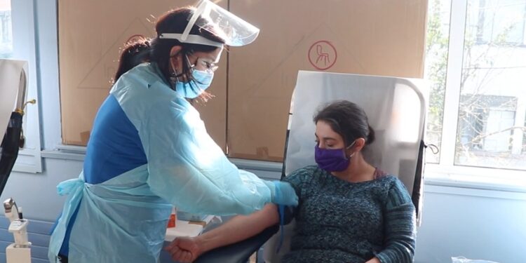 Seremi de Gobierno visita centro de sangre austral y llama a la colaboración