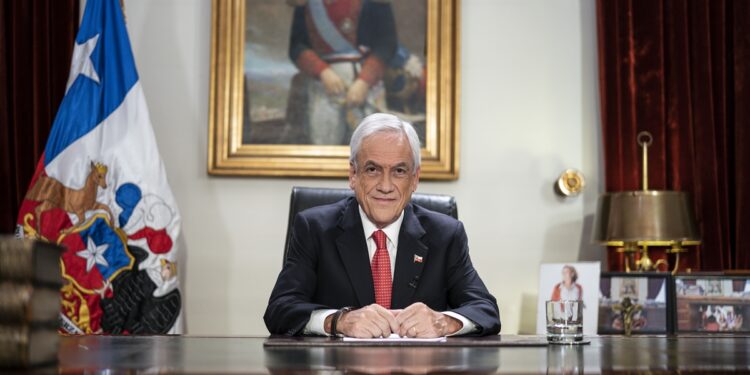 Promulgan ley que rebaja sueldos a parlamentarios, ministros y Presidente