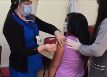 Daem y Salud municipal refuerzan vacunación en establecimientos