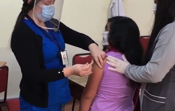 Daem y Salud municipal refuerzan vacunación en establecimientos