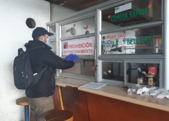 Decretan «prohibición de funcionamiento» a local de comida rápida de la Feria Libre de Rahue