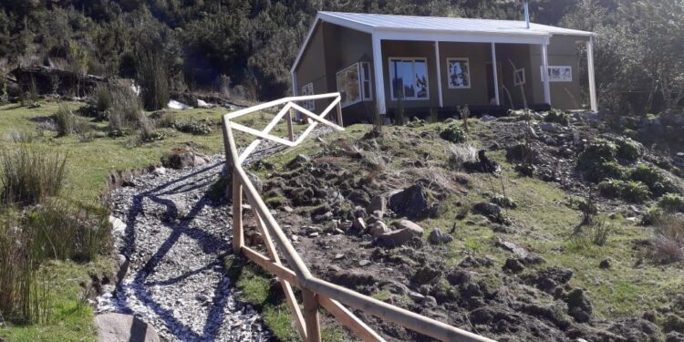 Ministro Monckeberg da el vamos a más de 170 viviendas rurales en Los Lagos