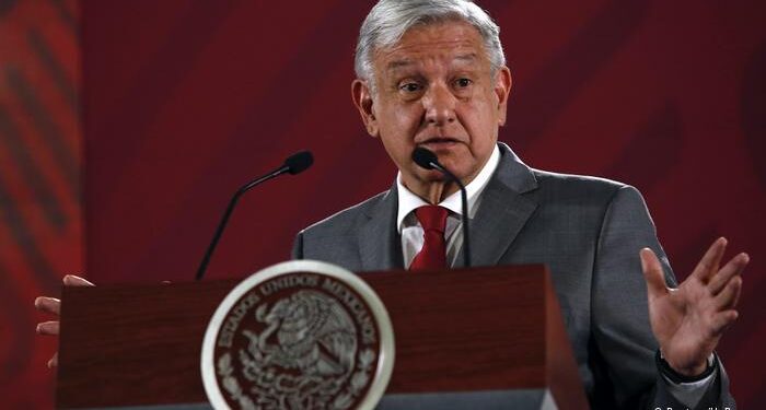Presidente de México denuncia supuesto complot para destituirlo