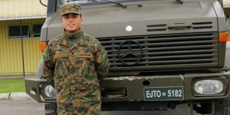 Ministro Espina visitó a familia de soldado fallecido a causa de un atropello en Puerto Montt