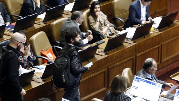 Consejo de ADP rebaja la dieta parlamentaria en un 25%: Sueldo de legisladores bordeará los $7 millones bruto