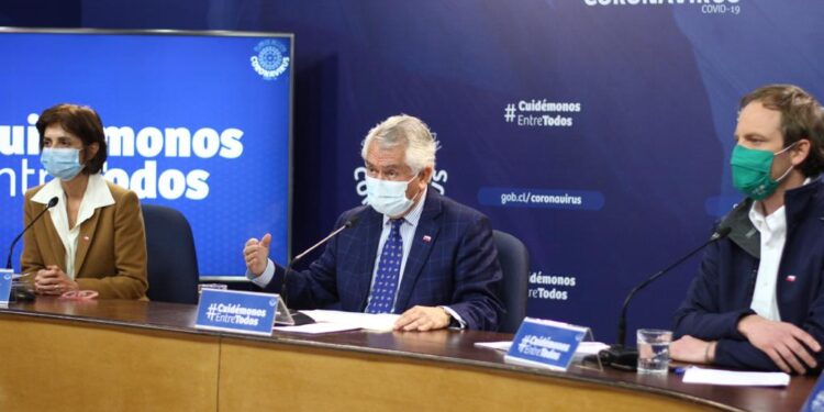 Ministro Enrique Paris encabeza balance diario Covid-19: 6.938 nuevos casos y 222 fallecidos