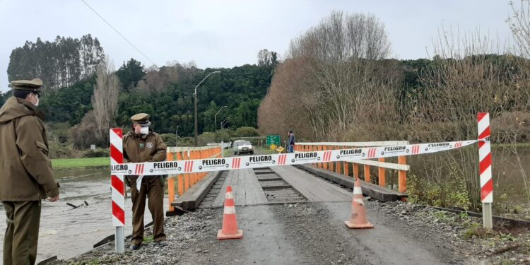 PUENTE TRUMAO 2 EN LA COMUNA DE SAN PABLO SUFRIO SOCAVON PRODUCTO DE LAS CONSTANTES LLUVIAS CAIDAS EN LAS ULTIMAS HORAS