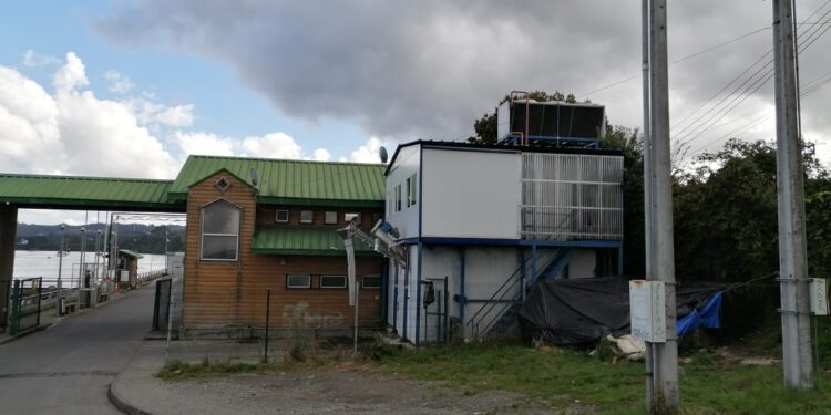Pescadores de Dalcahue reducirán sus gastos en electricidad gracias a la instalación de paneles solares financiados por Indespa