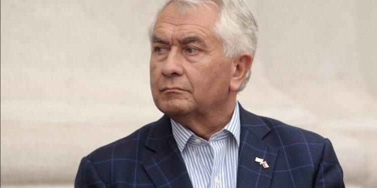 Piñera nombra a Enrique Paris como nuevo ministro de Salud
