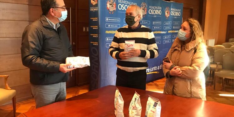 Más de dos mil adultos mayores de Osorno recibirán leche en polvo gracias a gestión municipal ante Nestlé
